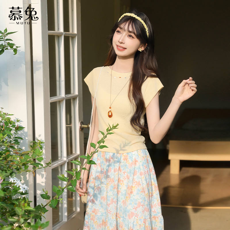 Mutu Ao Thun liền Váy Hoa Hai Mảnh, Style Mới cho Mùa Hè 2026
