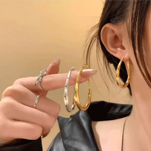 Bông tai thu đông chấm bi và trơn da báo, thời trang cho nữ