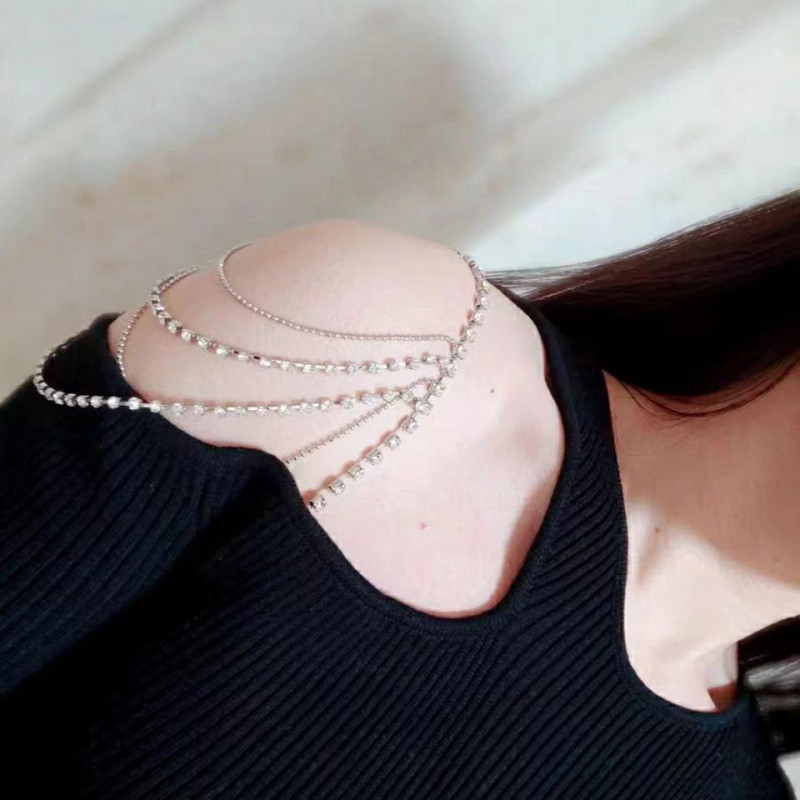 Váy dạ hội cô dâu thanh lịch kèm khăn choàng nhiều lớp ngọc trai giả