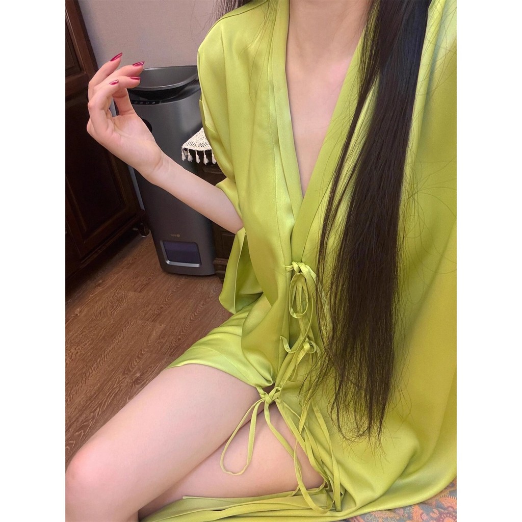 Bộ Đồ Ngủ Ice Silk Xuân Thu, Phong Cách Nữ Tính với Cảm Giác Màu Trơn Sang Trọng