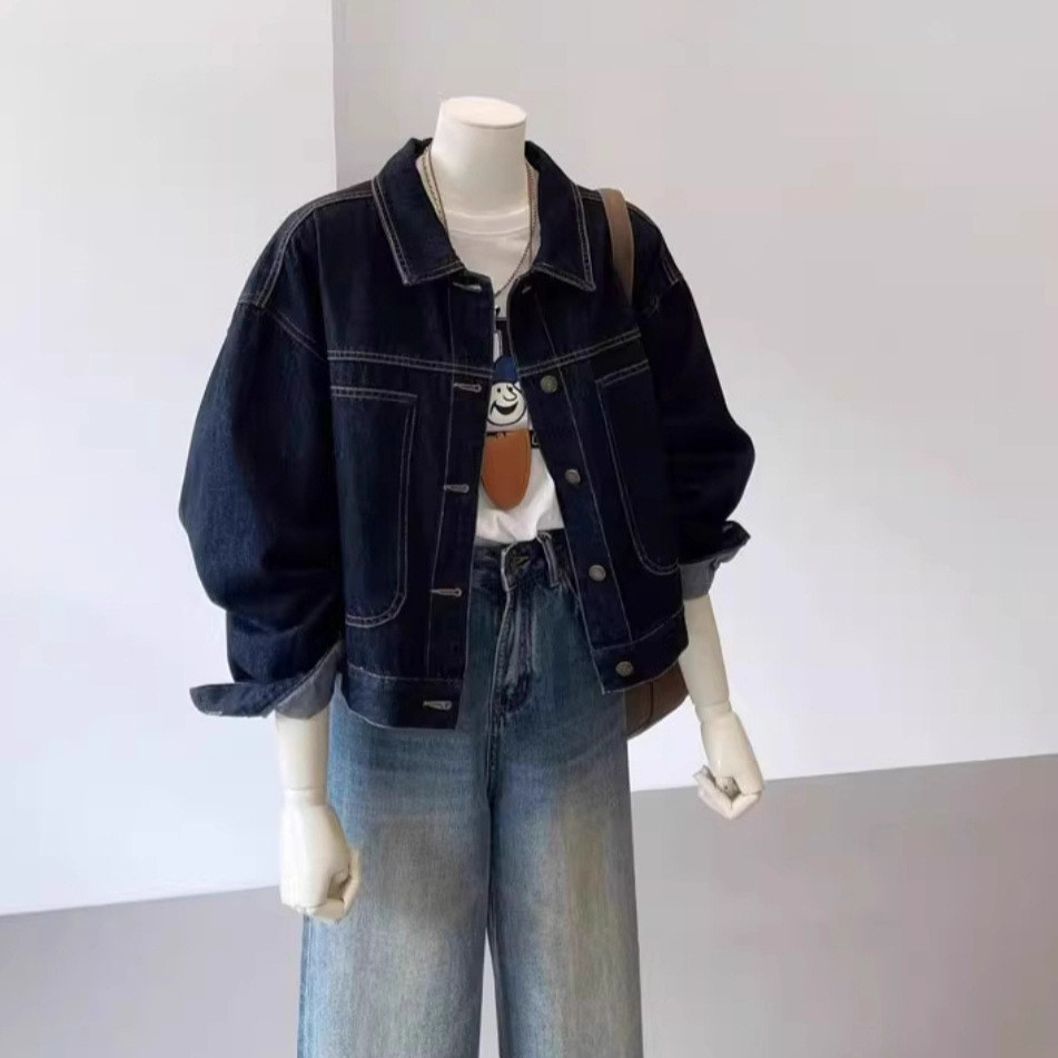 Màu xanh đậm Áo khoác denim ngắn nữ retro lao động, phù hợp xuân thu với túi thiết kế