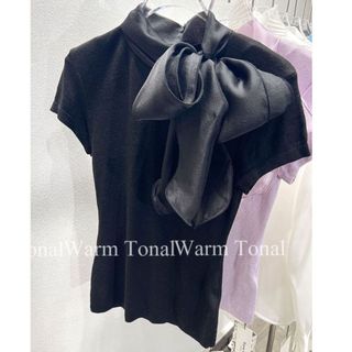 Áo sơ mi ren nơ lớn phối màu xanh tím, dáng slim-fit vai ngắn, size lớn phù hợp xu hướng xuân hè ngọt ngào