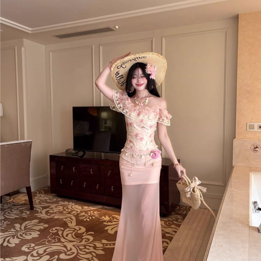Top nữ họa tiết hoa khéo léo, dáng ôm body cao eo - phù hợp mùa xuân hè