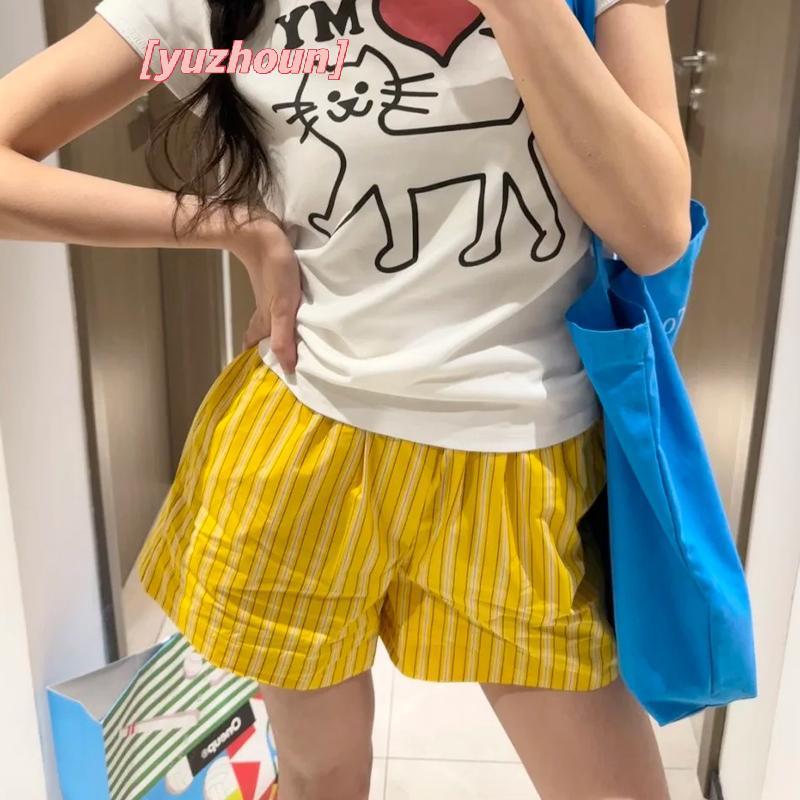 Quần short nữ màu sọc vàng, dáng rộng, eo cao, phù hợp thời trang thể thao mùa hè