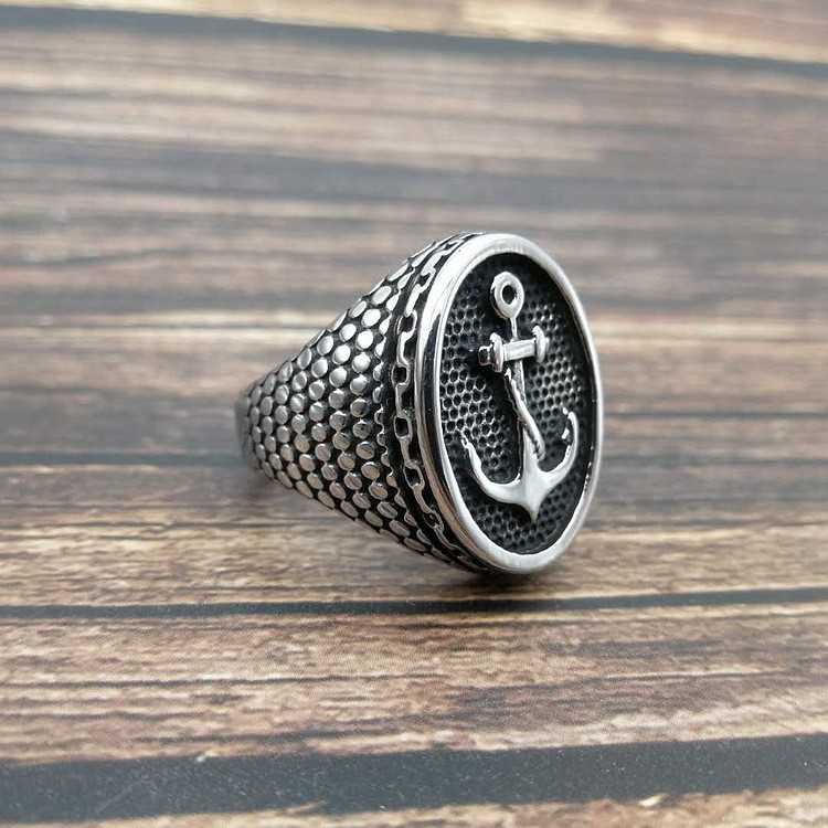 Nhẫn nam thép titan đánh bóng, style cổ điển punk