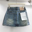 Đầm denim mỏng phong cách mới, màu sắc tương phản, phù hợp mùa hè 2026