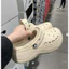 DÉP CROCS ĐẾ CAO LÓT LÔNG MÀU BONE 208708-11S