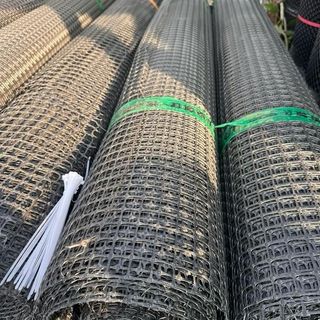 Lưới nhựa cao 1,8mx50m( hàng cao cấp đủ 50m) lưới nặng 17kg. Dùng làm chuồng trại nuôi gà nuôi vịt. Làm rào trồng cây
