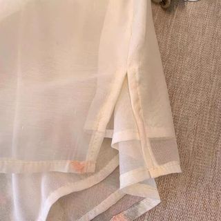 Áo sơ mi voan thêu hoa phong cách retro Trung Hoa, mỏng nhẹ dành cho mùa xuân - hạ, dáng dài tay phù hợp mix cùng váy hoặc top.