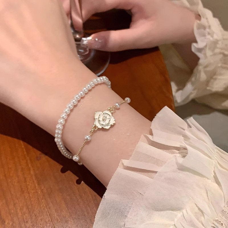 Vòng tay ngọc trai Camellia thiết kế hai lớp, sang trọng và tinh tế dành cho nữ