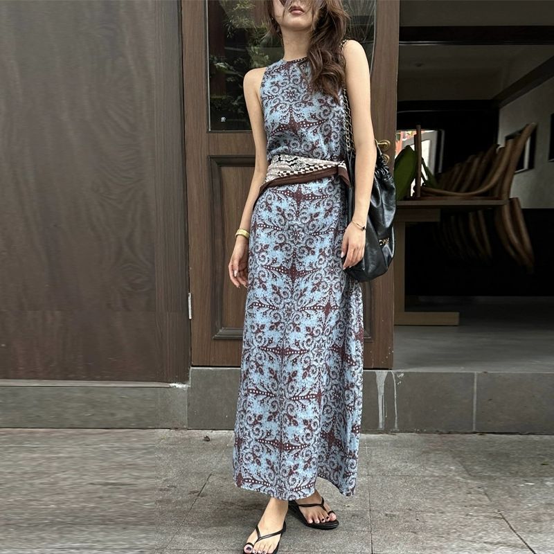 Váy chữ A dáng rộng cổ tròn không tay, phù hợp mùa hè