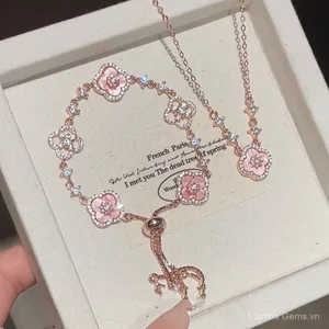 Đồng Set Vòng Tay và Vòng Cổ Phong Cách Hàn Quốc, Màu Hồng Mềm Mại, Họa Tiết Hoa Đẹp Mắt
