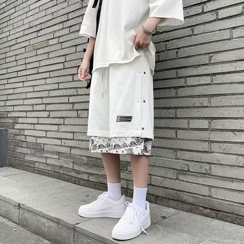 Quần short nam dáng rộng, phù hợp mùa hè, với thiết kế viền bandana