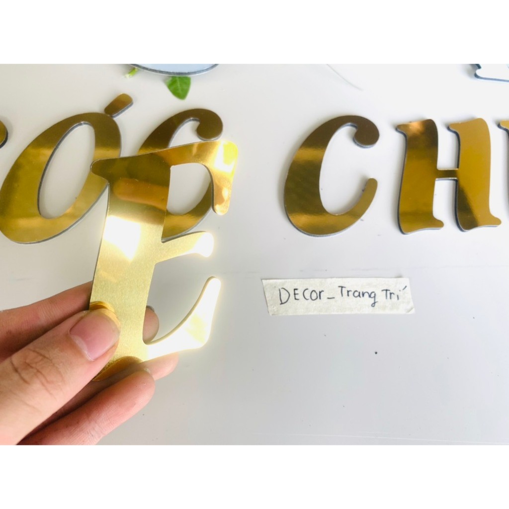 Chữ alu gương vàng nét mềm cao 8cm dày 3 mm trang trí tường, quán cafe, spa...