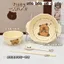 Bát sứ tay cầm và thìa chuột lang Capybara trong hộp xốp xinh xắn, lý tưởng cho trải nghiệm ẩm thực độc đáo.