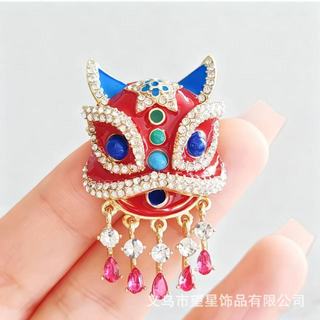 Bông tai thổ cẩm phong cách Trung Hoa đỏ, phù hợp corsage và phụ kiện sang trọng