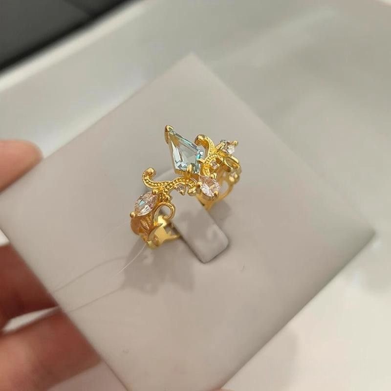 Nhẫn đính hôn vương miện kim cương lấp lánh, phong cách thời trung cổ mạ vàng, phù hợp với phong cách hoàng gia