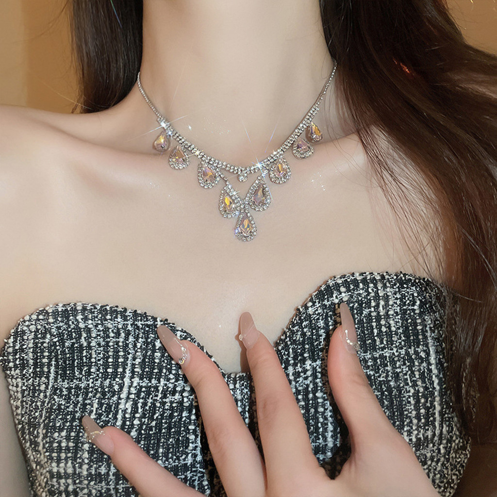 Bộ trang sức 2 món tráng kim cương giả, phù hợp cho phù dâu trong đám cưới