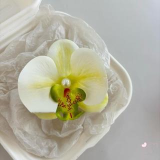 Kẹp tóc hình bướm phong lan với ngọc trai, hoa trang trí màu sắc tươi sáng, phù hợp cho nữ