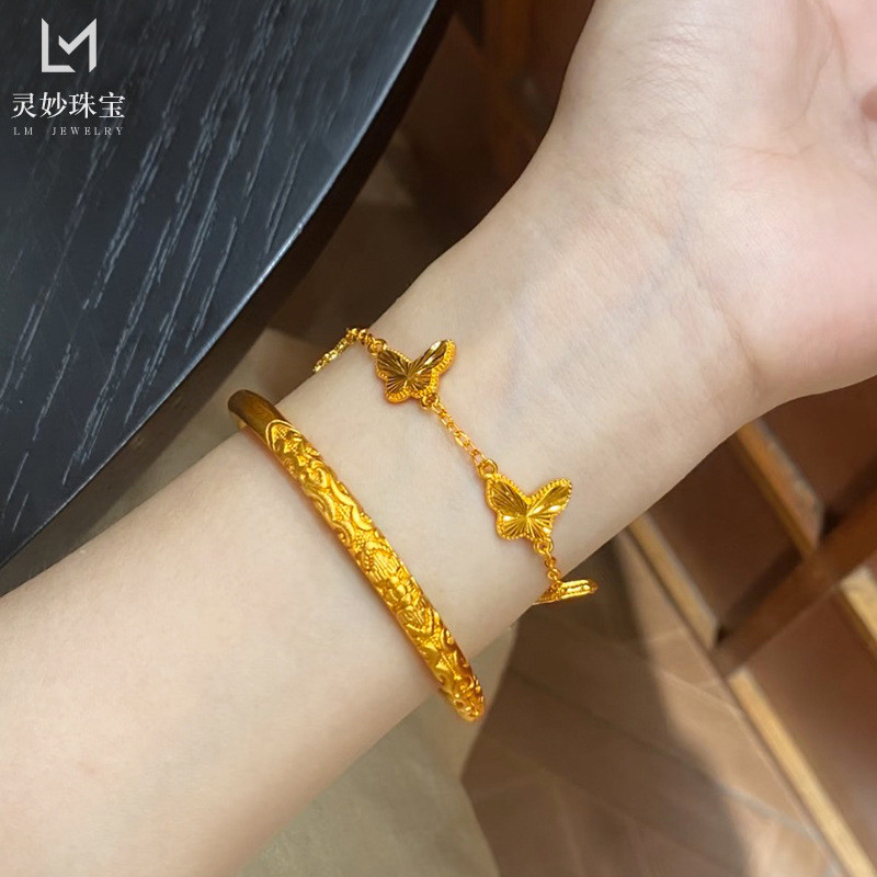 Cổ và vòng tay kim loại giả vàng phong cách truyền thống, họa tiết cỏ xoắn, phù hợp đám cưới