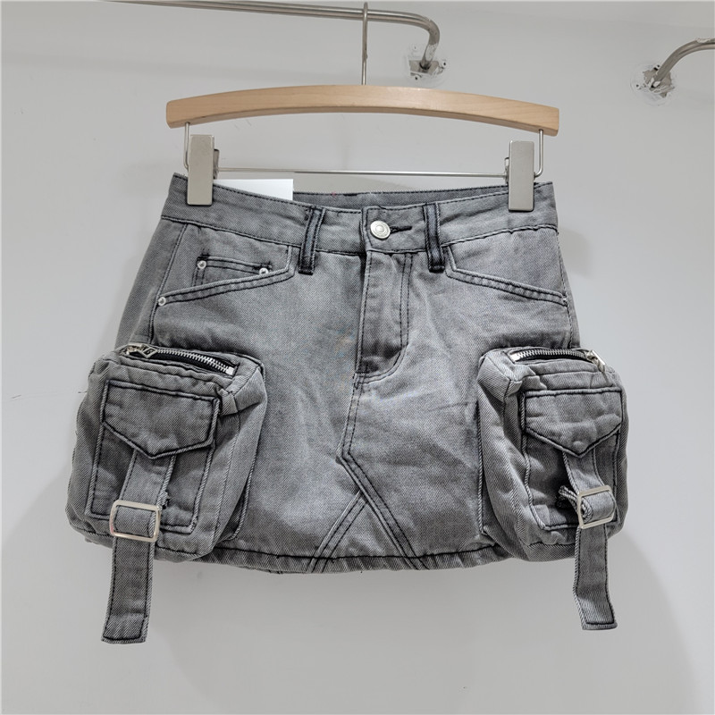 Váy hình túi retro với chất liệu denim mỏng, thiết kế ba chiều mới lạ
