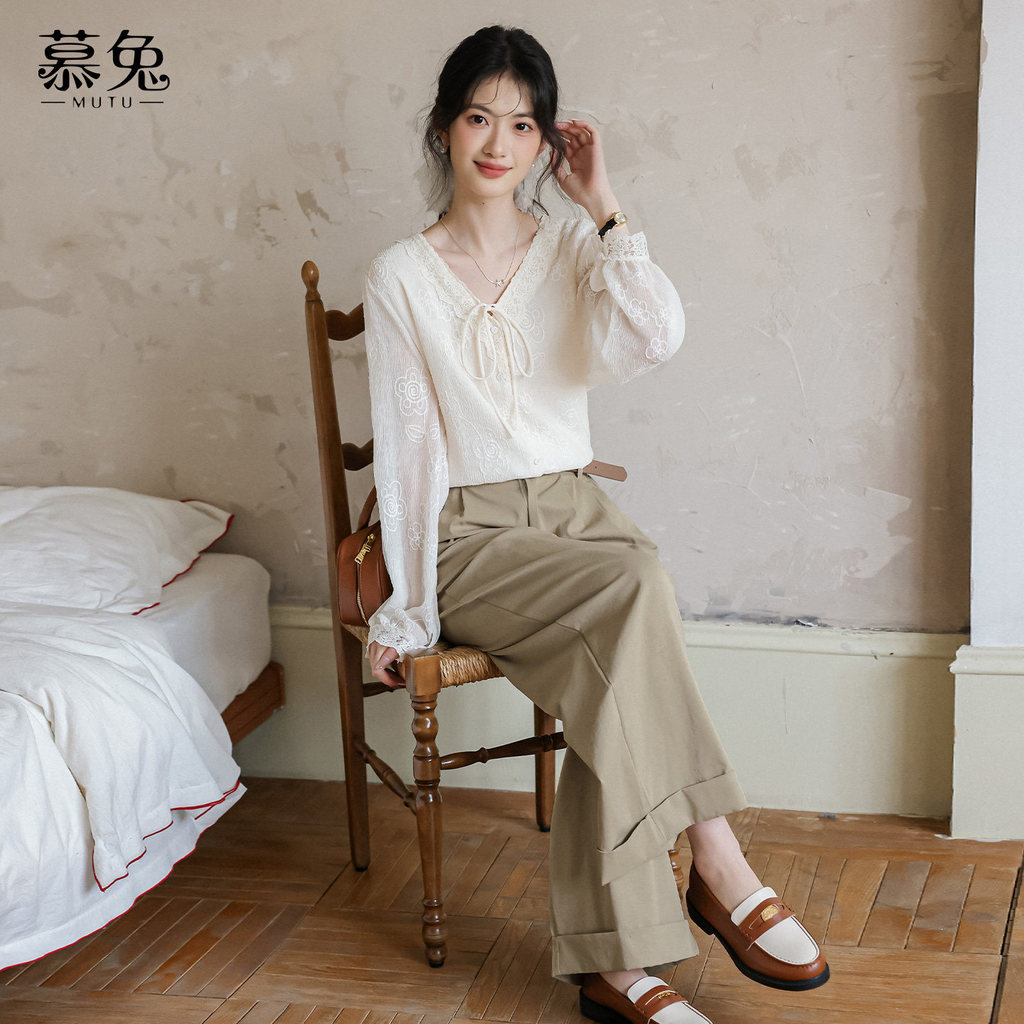 Quần thường ngày kaki uốn phong cách retro Hàn Quốc, ôm body và rộng rãi cho mùa xuân 2026