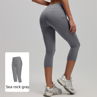 Quần thể thao nam lưng cao với túi bên hông, làm từ 82,5% polyester và 17,5% spandex.