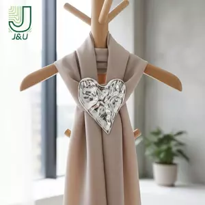 Phụ kiện thổ cẩm họa tiết không đều tông màu vàng bạc, style tối giản cho jacket và áo khoác