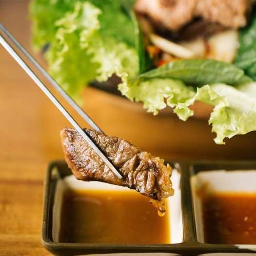 Sốt Tương Ngọt LEE KUM KEE Hoisin Sauce 240g, Hương Vị Ngọt Mặn Hài Hòa Dễ Ăn Chuẩn Vị Hoa