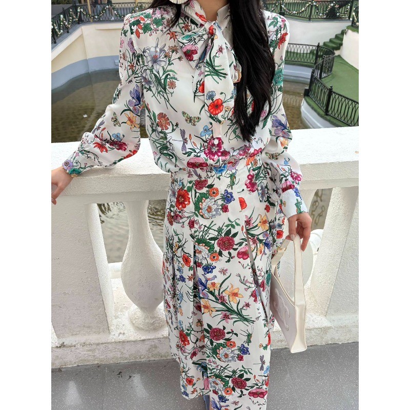 Bộ đồ nữ mới có áo sơ mi ve áo và váy dài