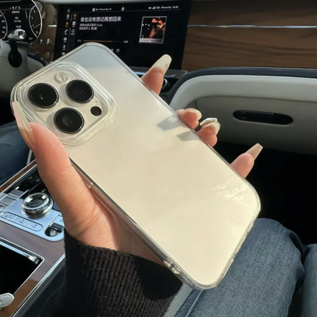 High transparency and large holes are suitable for iPhone16promax phone cases16Transparent