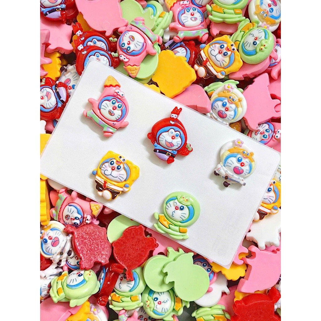 Set Charm Doraemon Hóa Trang Baby Cute – Doraemon Đội Mũ, Cosplay Màu Sắc, Charm Gắn Dép DIY Dễ Thương Hot Trend