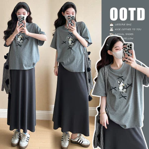 Bộ đồ bà bầu hai mảnh phong cách Hàn Quốc: áo thun và váy dáng rộng, phù hợp mùa hè