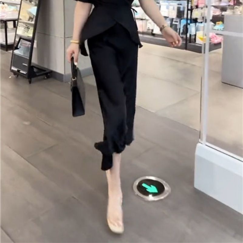 Váy Satin Tay Ngắn Dáng Ôm - Phong Cách Mùa Hè Thời Trang 2026