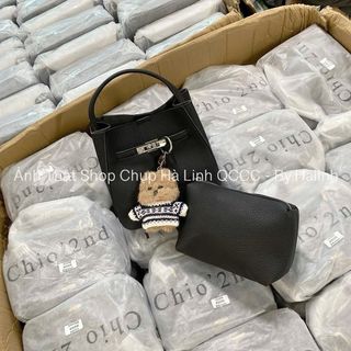 Túi Đeo Chéo Dáng Giỏ Quai Xách Kèm Charm Gấu Hot Hit