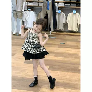 Bé Gái Mùa Hè Phiên Bản Hàn Quốc Bộ Đồ Thời Trang Đáy Đen Hoa Sling Kéo Bò Tendon Top + Ren Đen Nửa Váy Bộ Đồ Hai Mảnh Đơn Bắn 90-140 Size 26QB