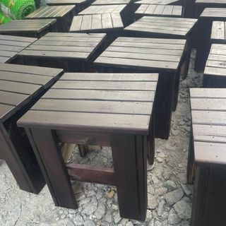 Ghế gỗ. Ghế chàm gỗ tự nhiên. Ghế đẩu. kícḣ thước  25x25 cm. Ghế đã phun PU và sơn màu. Làm từ những thanh gỗ xuất khẩu