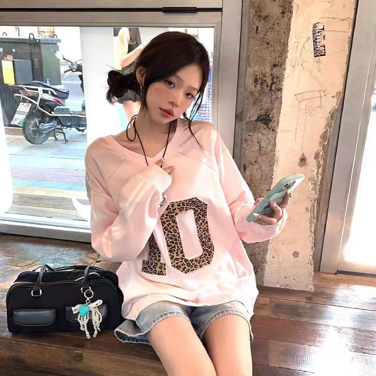 Dạo phố áo thun nữ màu hồng cổ chữ V, Oversize da báo, phù hợp xuân