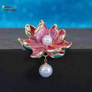 PlumHOUSE Mặt dây chuyền thổ cẩm giả ngọc trai hình sen, phong cách Trung Hoa, phù hợp tiệc tùng