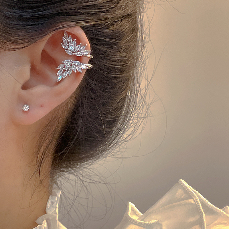 2026 Phong Cách Mới Ánh Sáng Sang Trọng Thoáng Mát Phong Cách Bướm Sang Trọng Zircon Không Xuyên Tai Kẹp Thiết Kế Niche Đơn Giản Đi Lại Tất Cả Trận Đấu Bông Tai
