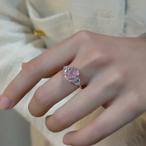Nhẫn nữ zircon hồng phong cách đơn giản, ánh sáng lung linh như bầu trời đầy sao
