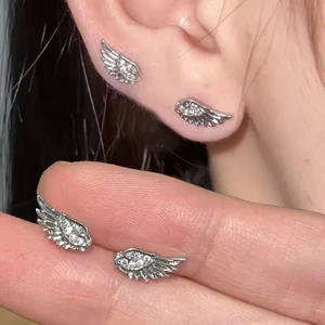 Trang sức không gây dị ứng bằng hợp kim bạc sáng bóng sang trọng, Bông tai chéo cánh thiên thần pha lê cổ điển dành cho nữ, Nhẹ thoải mái để mặc hàng ngày Quà tặng