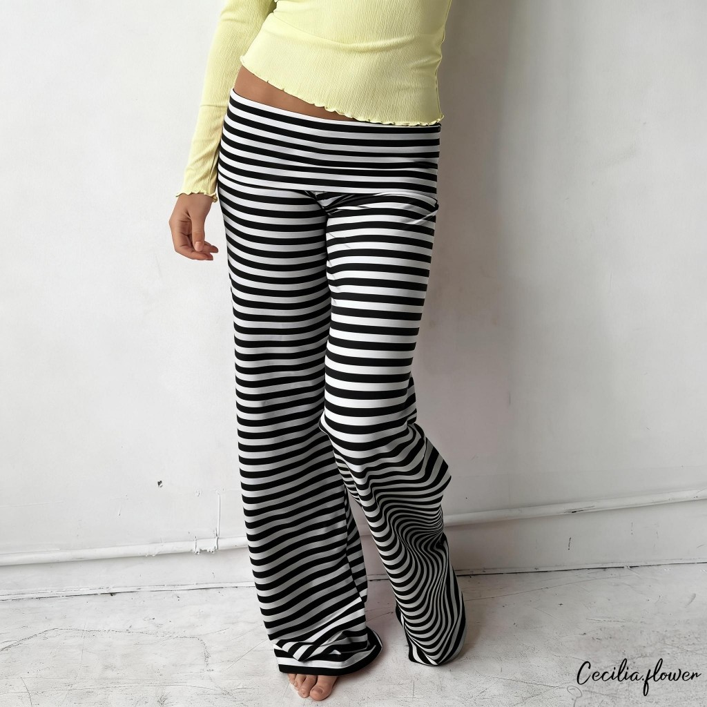 Quần Sweatpants dành cho phụ nữ với thiết kế dáng rộng thoải mái và họa tiết sọc dập ly