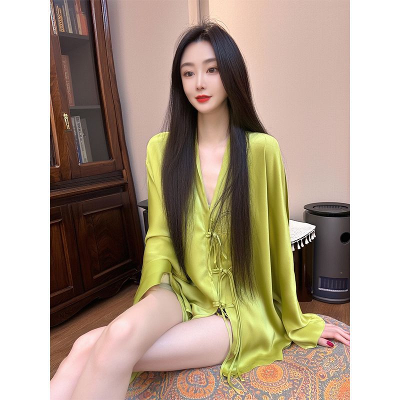 Bộ Đồ Ngủ Ice Silk Xuân Thu, Phong Cách Nữ Tính với Cảm Giác Màu Trơn Sang Trọng