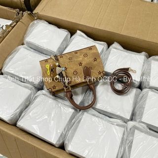 Yichen - Túi Dáng Chữ Nhật Quai Xách Sk Charm Bông