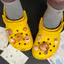 Phụ kiện giày lỗ Good Night Star People Giày dễ thương Hoa Thích hợp cho Crocs Khóa giày giác quan cao cấp Khóa giày có thể tháo rời Khóa giày lỗ Khóa giày Busch Khóa giày Zhibixing ins Hoa giày