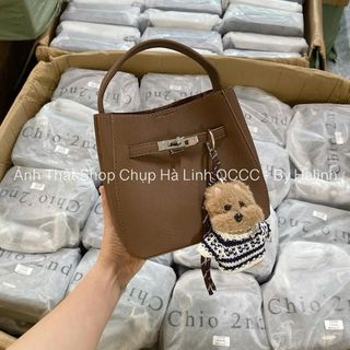 Túi Đeo Chéo Dáng Giỏ Quai Xách Kèm Charm Gấu Hot Hit