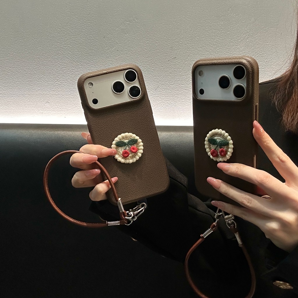 Ốp lưng iPhone 3D màu nâu có dây đeo tay phù hợp cho iPhone 17 Pro Max iPhone 17 16 15 14 13 12 11