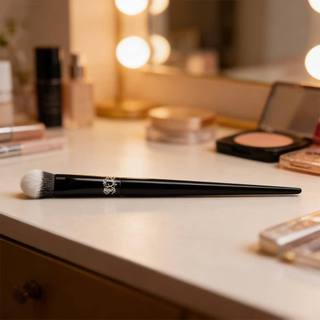 #35 KAT VON D: Lock-It Edge Concealer Brush Brand New