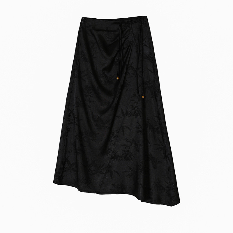 Chân váy midi xếp ly họa tiết lá tre dệt jacquard, cạp cao, tôn dáng, thanh lịch, dáng bất đối xứng, có nút cài